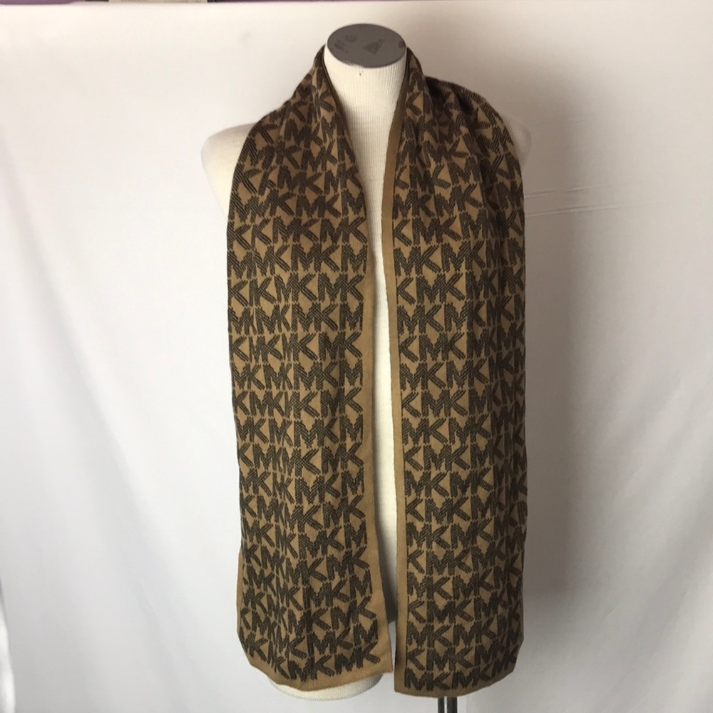 Michael Kors MK monogram brown/ black acrylic scarf
